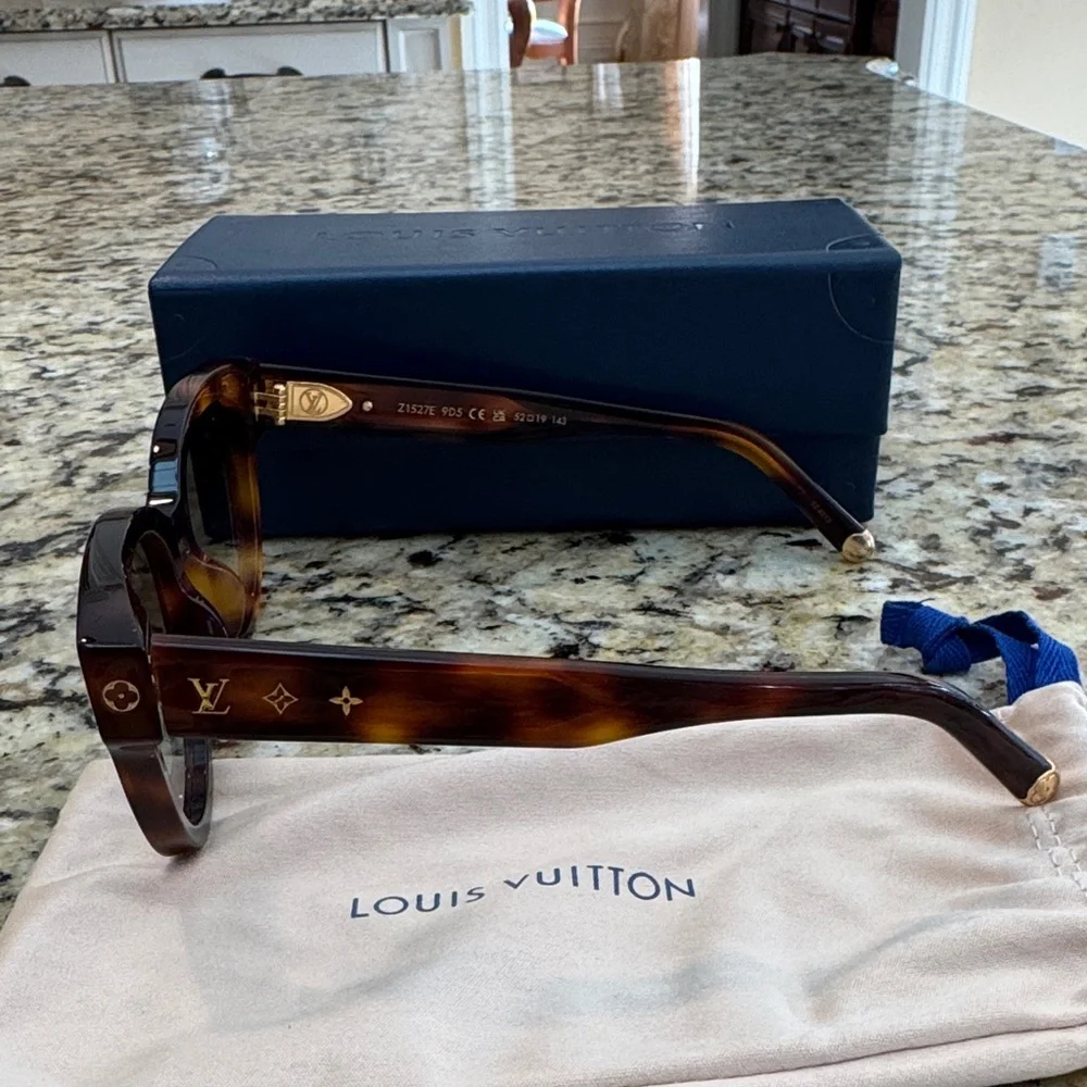 Authentic Louis Vuitton Brown Sunglasses with Gold Accents - Picture 3 of 6